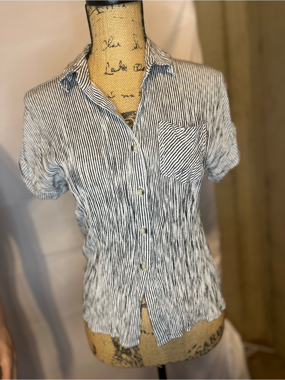Casual Black & White Striped Short-Sleeve Button-Down Shirt